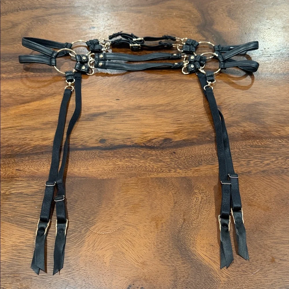 Black Faux Leather Garter Belt with Gold Hardware - Picture 1 of 4